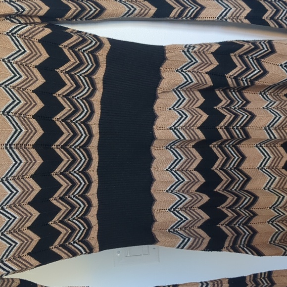 Retro-Style Sweater Dress - Picture 3 of 5